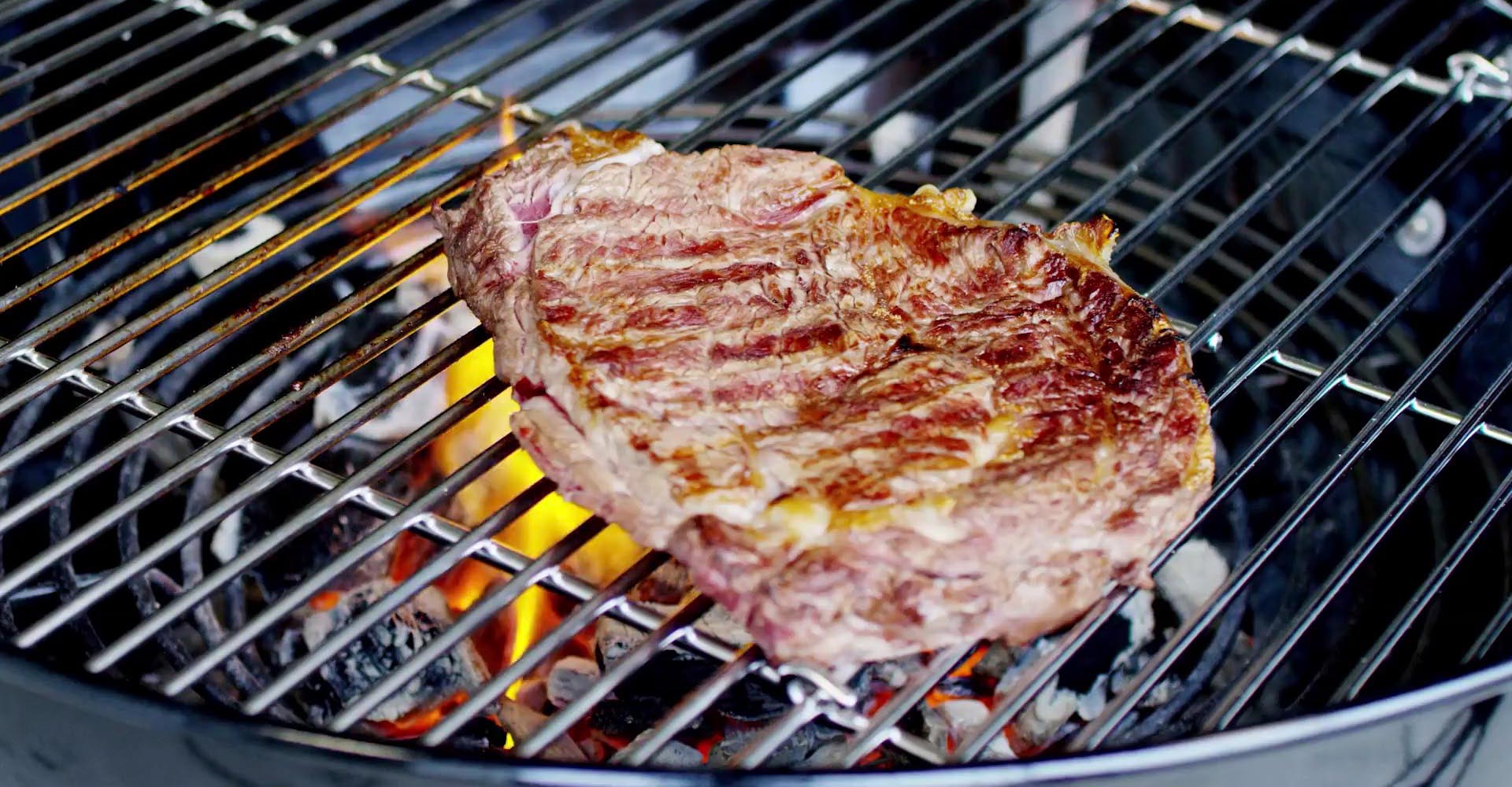 steak auf dem grillrost